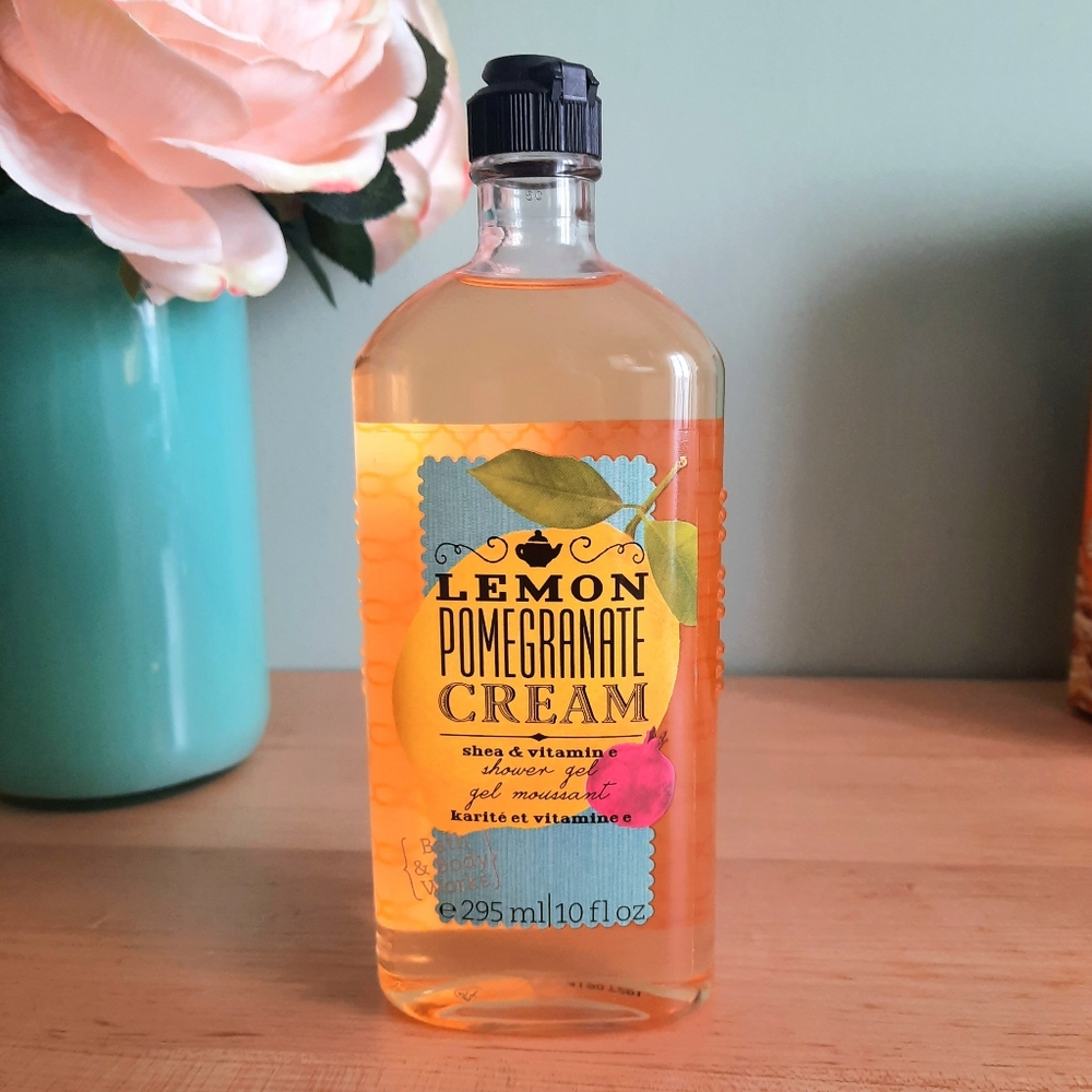Lemon 🍋  Pomegranate Cream  Shower Gel Bath & Body Works